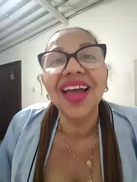 Snapshot of Ladymilf12 chatting on 05/05/26, 01:30 Ladymilf12 online show from 05/05/26, 01:30