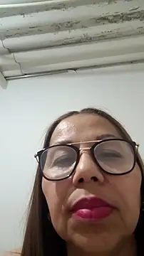 Snapshot of Ladymilf12 chatting on 05/31/26, 12:27 Ladymilf12 online show from 05/31/26, 12:27