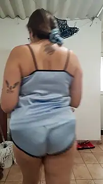 Snapshot of Ladymilf12 chatting on 06/20/26, 06:24 Ladymilf12 online show from 06/20/26, 06:24