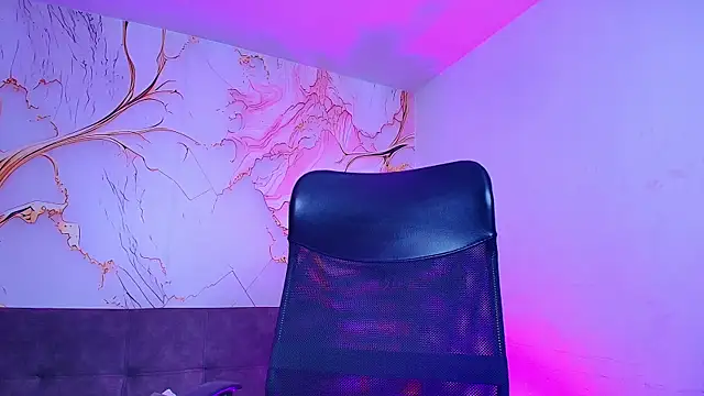 raylin escobar online show from 06/17/26, 01:05