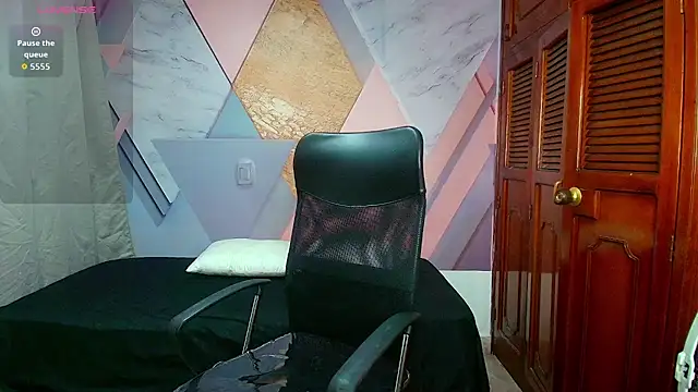 raylin escobar online show from 07/13/26, 07:02