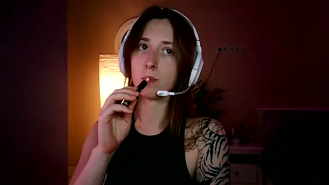 Snapshot of she_tora69 chatting on 06/11/26, 12:32 she tora69 online show from 06/11/26, 12:32