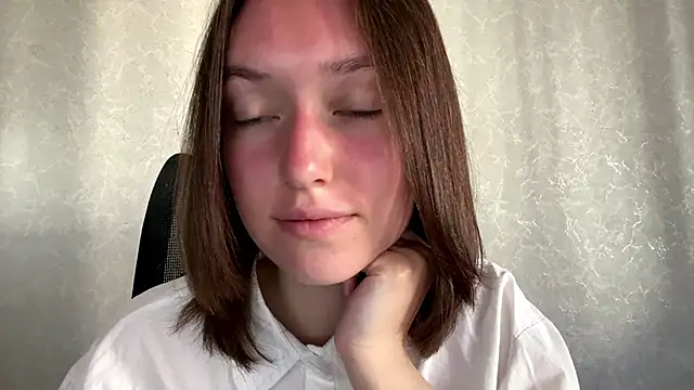 LisaSunrise online show from 05/02/26, 01:33