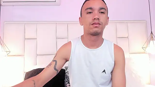 AndresSolorzano1 online show from 06/05/26, 11:38