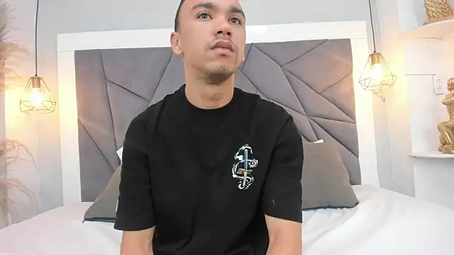 AndresSolorzano1 online show from 06/03/26, 05:50