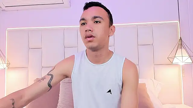 AndresSolorzano1 online show from 05/05/26, 12:52