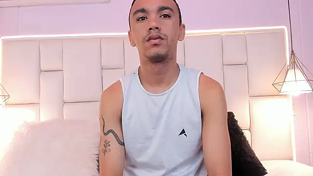 AndresSolorzano1 online show from 06/06/26, 11:37