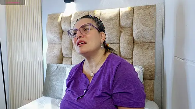 Carolina crus  online show from 06/07/26, 11:04
