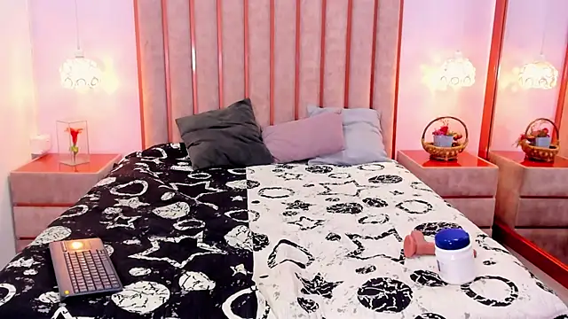 Lucie Red online show from 06/06/26, 08:03
