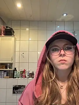 Lina-420 online show from 05/06/26, 08:24