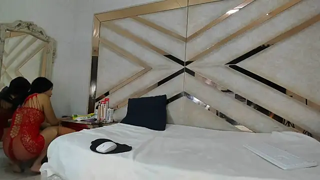 AuroraHoney32 online show from 05/19/26, 11:56