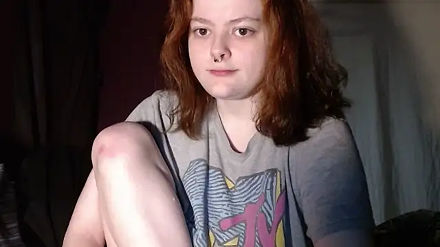 Snapshot of lolarae_xx chatting on 05/20/26, 05:43 lolarae xx online show from 05/20/26, 05:43