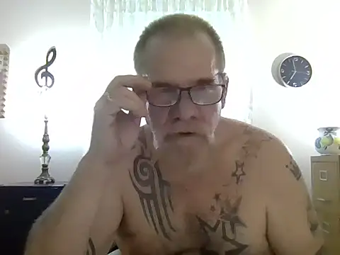 Snapshot of Caesar_Baxter chatting on 04/28/26, 10:58 Caesar Baxter online show from 04/28/26, 10:58