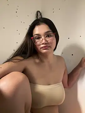 Lily     online show from 07/18/26, 11:24