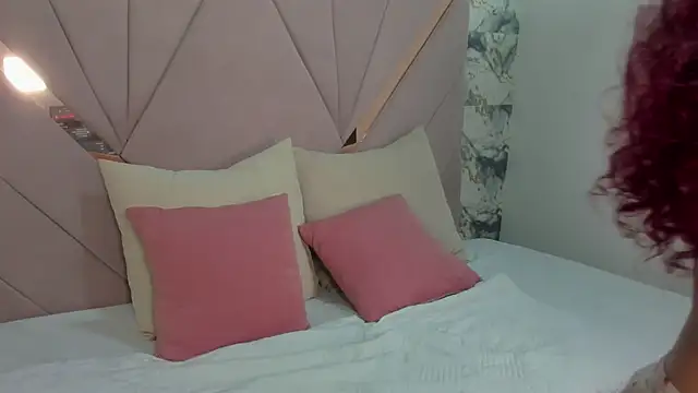 mia ortizz  online show from 06/10/26, 10:44