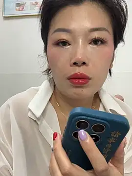 Snapshot of milkwine chatting on 06/17/26, 11:47 milkwine online show from 06/17/26, 11:47