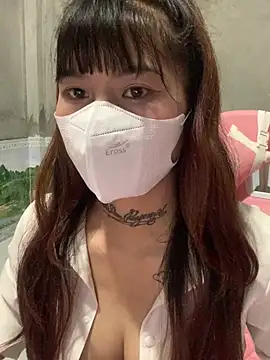 Snapshot of Lilyy18 chatting on 06/04/26, 03:28 Lilyy18 online show from 06/04/26, 03:28