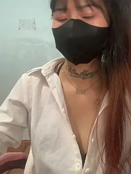 Lilyy18 online show from 05/04/26, 02:26