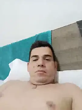 Snapshot of Pareja_carliente chatting on 05/30/26, 11:32 Pareja carliente online show from 05/30/26, 11:32