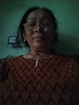 Snapshot of mouth22 chatting on 05/18/26, 05:56 mouth22 online show from 05/18/26, 05:56