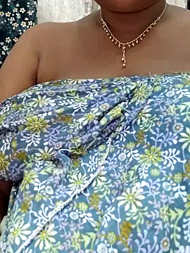 Snapshot of Gulapi_N chatting on 07/24/26, 10:11 Gulapi N online show from 07/24/26, 10:11