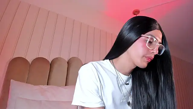 Snapshot of nicki-west chatting on 06/07/26, 03:28 nicki-west online show from 06/07/26, 03:28
