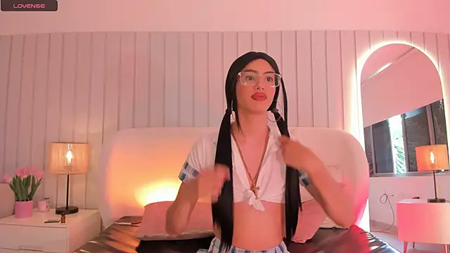 Snapshot of nicki-west chatting on 08/03/26, 07:53 nicki-west online show from 08/03/26, 07:53