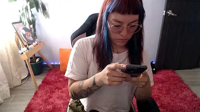 Snapshot of Nyxie8 chatting on 05/18/26, 02:11 Nyxie8 online show from 05/18/26, 02:11