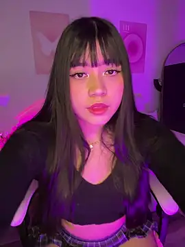 Snapshot of iEmily_ chatting on 05/17/26, 01:27 iEmily online show from 05/17/26, 01:27
