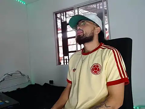 camilorestrepo77 online show from 05/26/26, 02:26