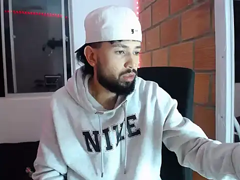 camilorestrepo77 online show from 05/28/26, 03:47