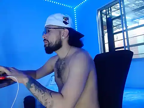 camilorestrepo77 online show from 05/21/26, 07:33