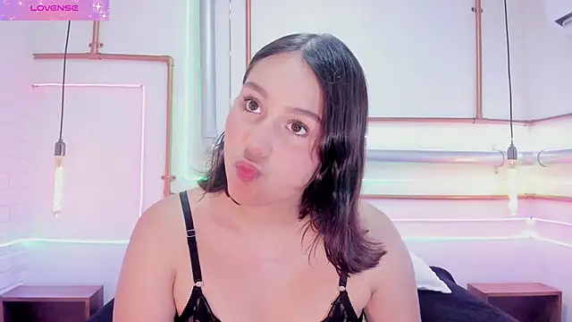 AmelieCooper online show from 05/18/26, 03:50