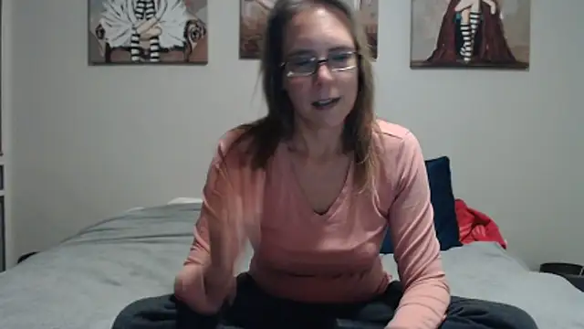 Snapshot of blondiesin50 chatting on 06/15/26, 06:18 blondiesin50 online show from 06/15/26, 06:18