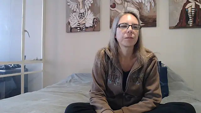 Snapshot of blondiesin50 chatting on 07/06/26, 12:23 blondiesin50 online show from 07/06/26, 12:23