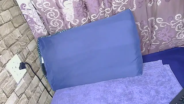 Sweethoneyglow online show from 05/18/26, 07:24