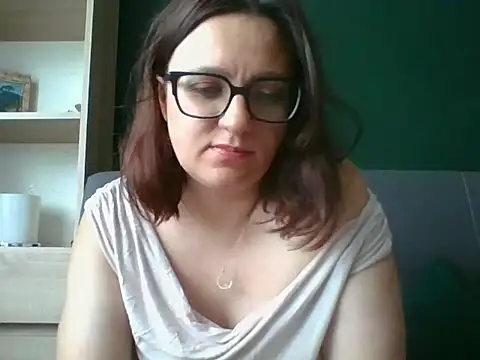 Snapshot of sensual_paris chatting on 06/18/26, 05:28 sensual paris online show from 06/18/26, 05:28