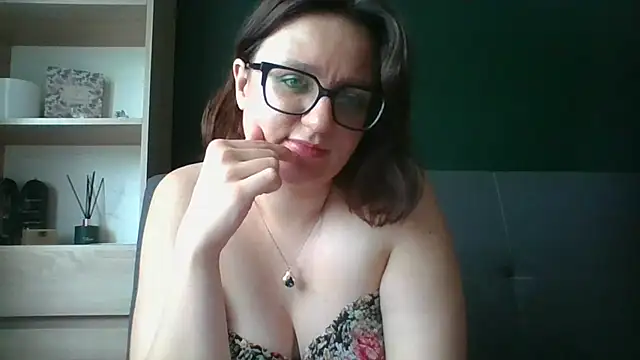 Snapshot of sensual_paris chatting on 08/04/26, 05:45 sensual paris online show from 08/04/26, 05:45