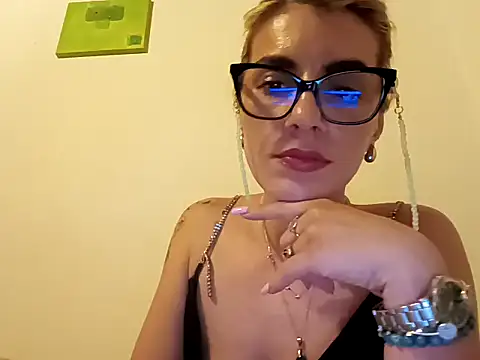 Snapshot of Goddess-Anne chatting on 06/09/26, 08:54 Goddess-Anne online show from 06/09/26, 08:54