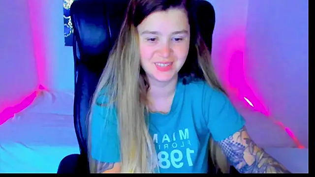 Snapshot of Natali_Secret chatting on 07/04/26, 12:43 Natali Secret online show from 07/04/26, 12:43