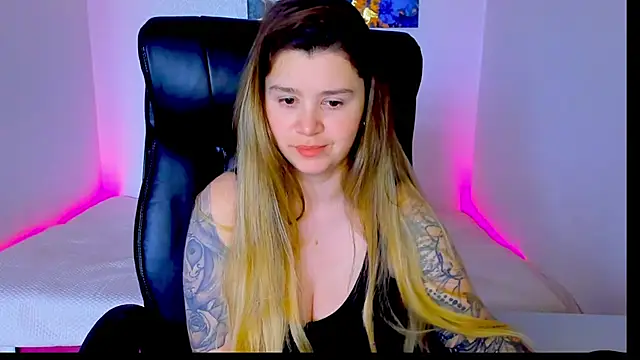 Snapshot of Natali_Secret chatting on 05/14/26, 09:50 Natali Secret online show from 05/14/26, 09:50