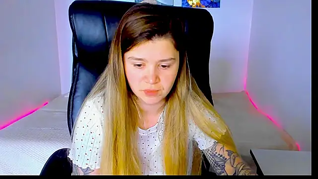 Snapshot of Natali_Secret chatting on 05/16/26, 10:36 Natali Secret online show from 05/16/26, 10:36