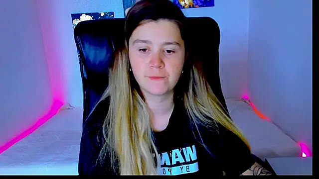 Snapshot of Natali_Secret chatting on 06/19/26, 11:05 Natali Secret online show from 06/19/26, 11:05