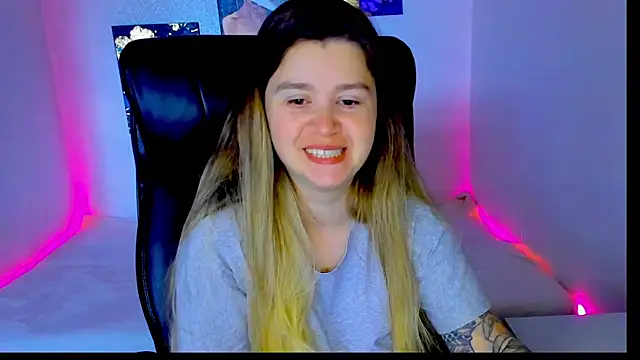 Snapshot of Natali_Secret chatting on 06/17/26, 08:25 Natali Secret online show from 06/17/26, 08:25