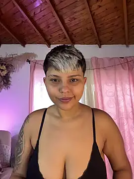 Snapshot of A_CURVY_HOT chatting on 05/11/26, 01:45 A CURVY HOT online show from 05/11/26, 01:45