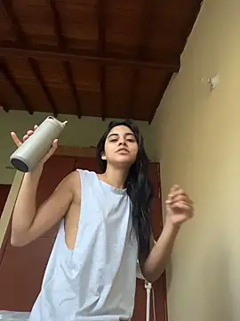 mia moonna online show from 07/15/26, 11:39
