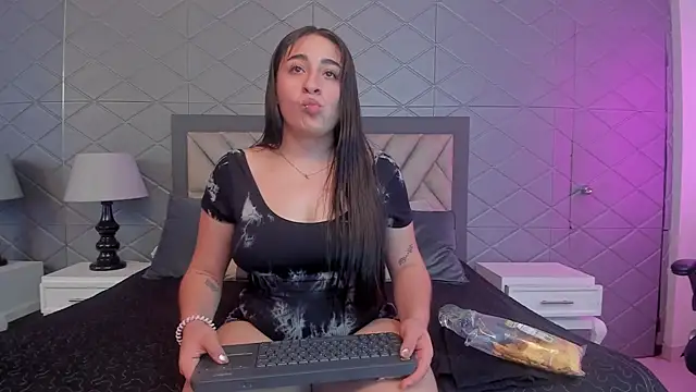 CharyLin online show from 05/22/26, 04:43