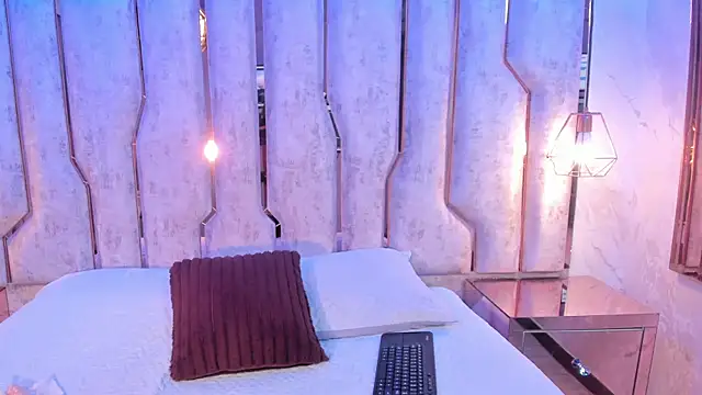 chica nocturna25 online show from 05/03/26, 03:11
