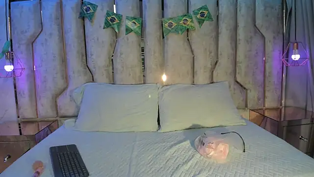 chica nocturna25 online show from 07/12/26, 03:18