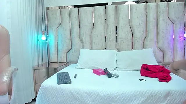 chica nocturna25 online show from 05/26/26, 03:04